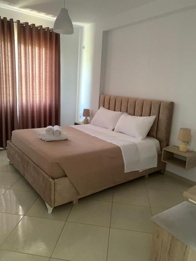 Mediterranean Apartments Himare Eksteriør bilde