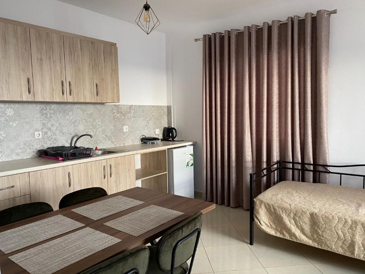 Mediterranean Apartments Himare Eksteriør bilde